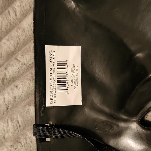 Batman Mask - Picture 3 of 5